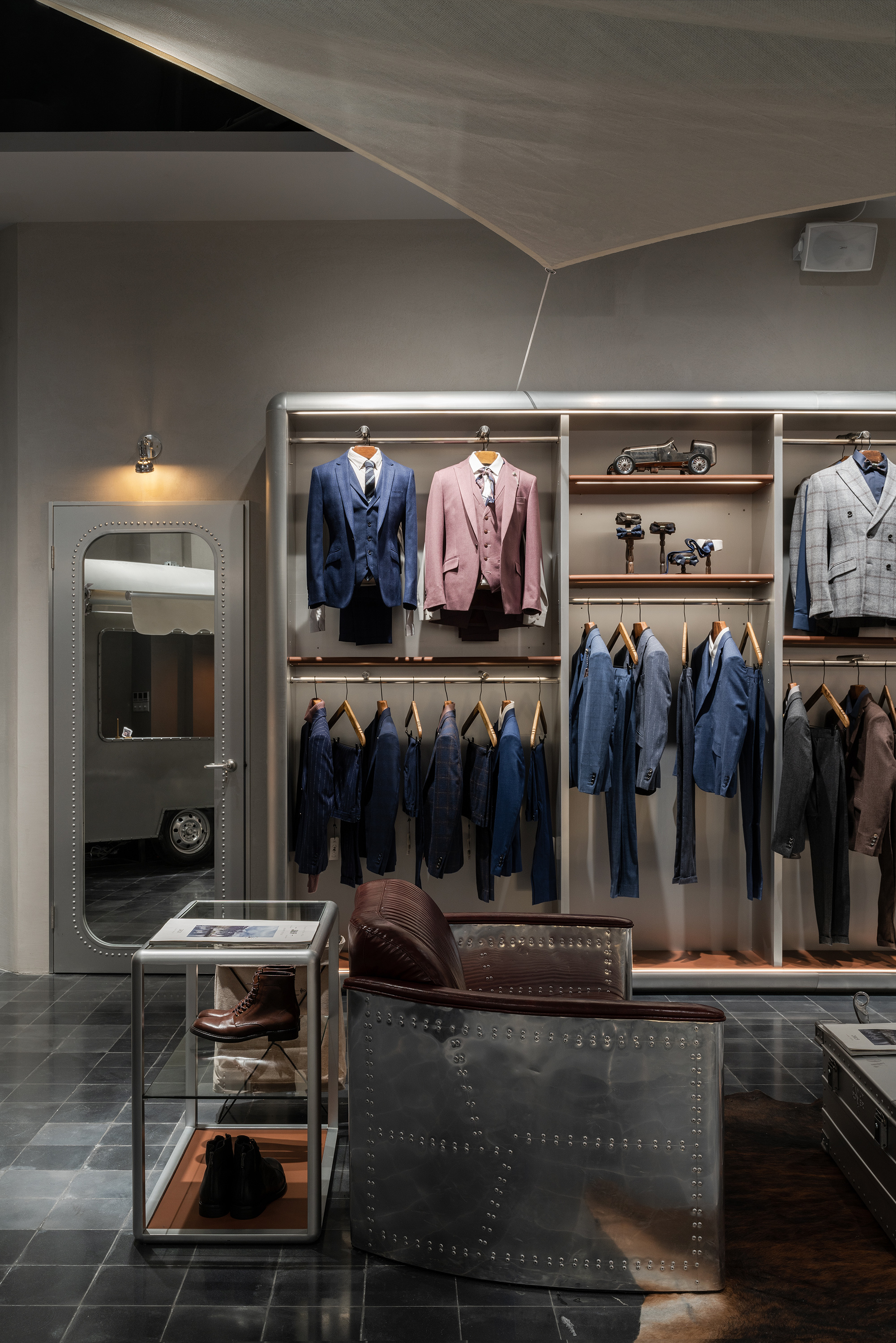 " data-lemmaid="6111803">服装行业 /a>的品牌,创始人是杨晶 javan