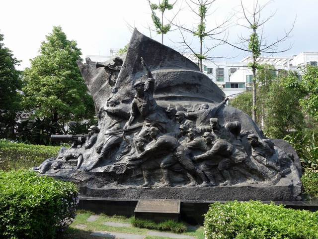  p>龙岩中央苏区公园是位于 a target="_blank" href="/item/龙岩市