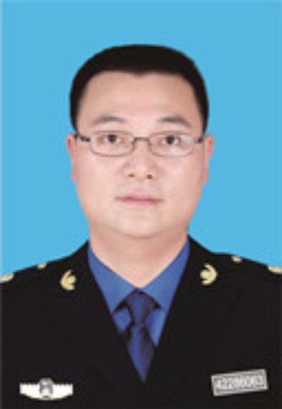  /p> p>现任湖北省咸丰县城市管理执法局副局长. /p>