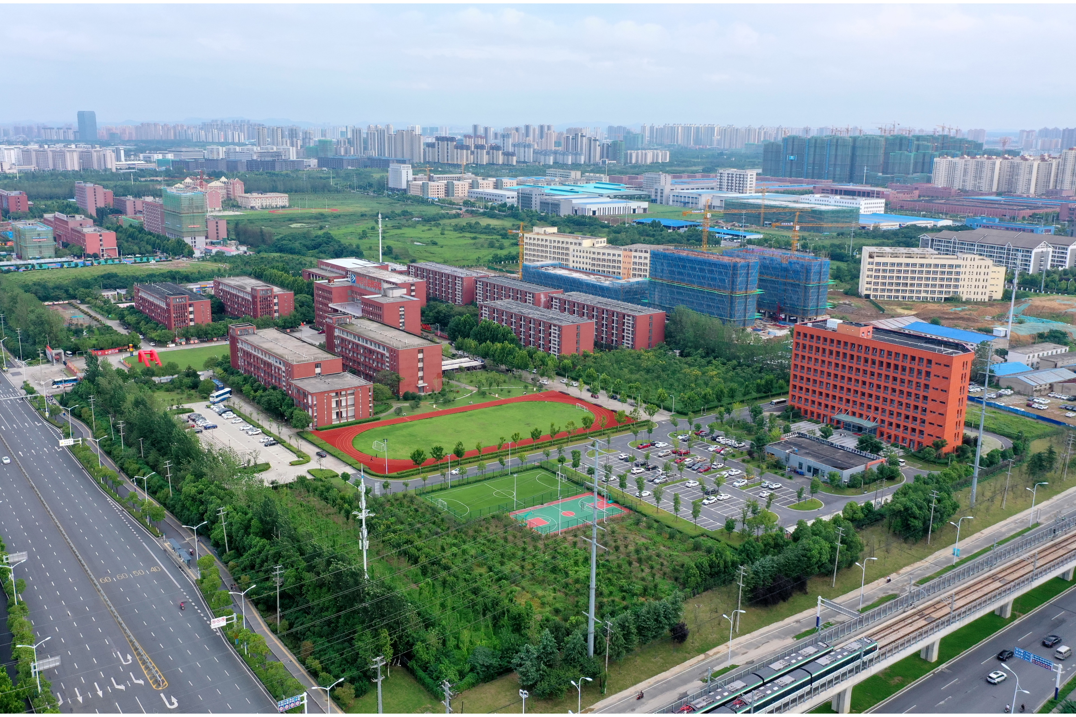 安徽新华技工学校