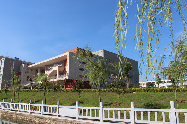 安徽六安技师学院