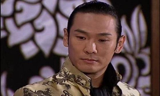 杜德伟饰演《第8号当铺》里的韩诺