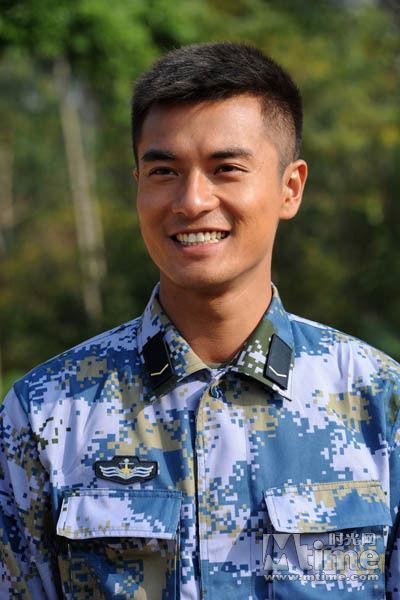 军旅题材电视剧《 a target="_blank" href="/item/火蓝刀锋/27144"