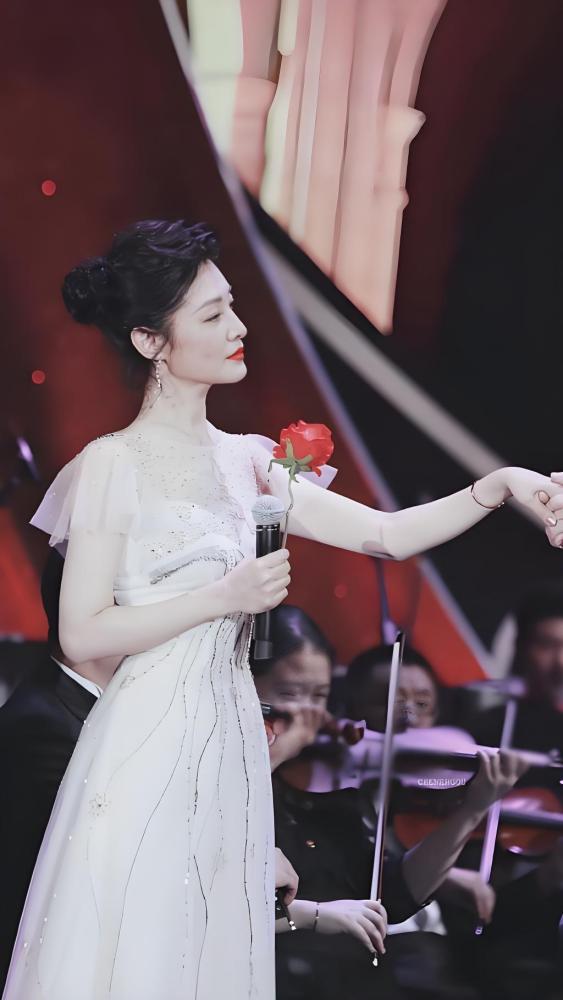 周涛（中国著名女主持人、制片人，保利演出有限公司董事长）_百度百科
