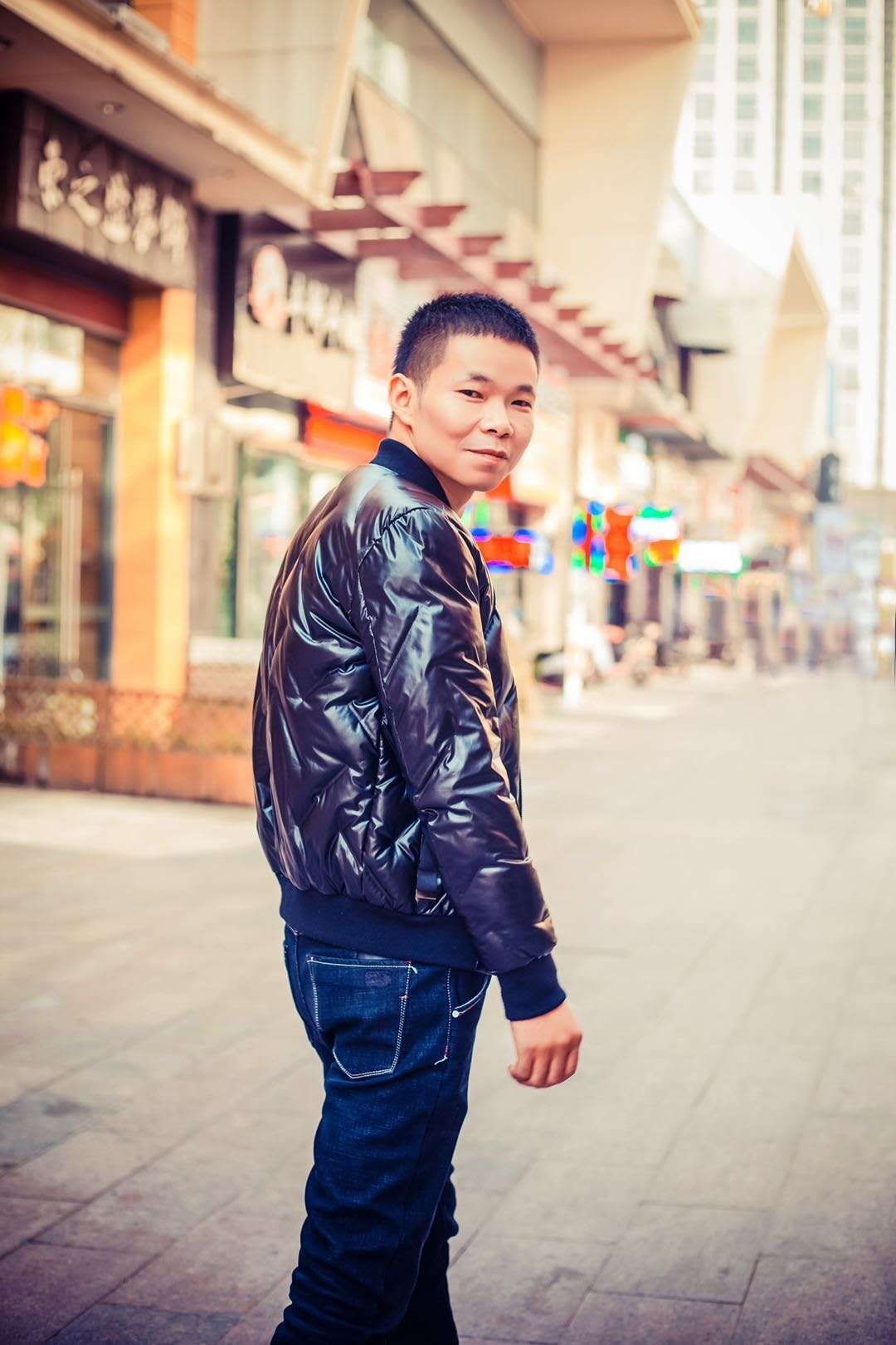  p>抖音忠哥,1988年1月15日出生于安徽,抖音红人