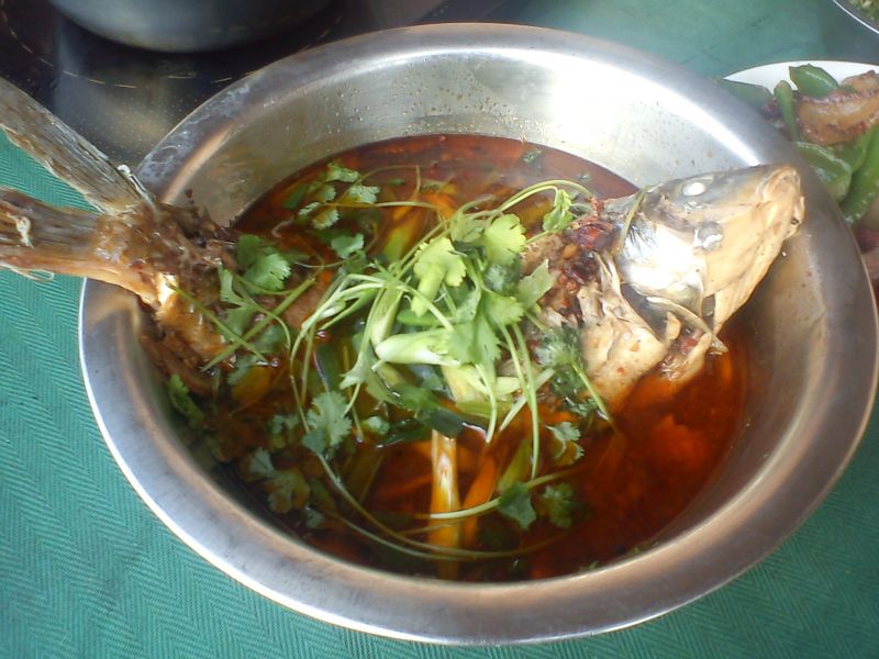 白族活水煮活鱼