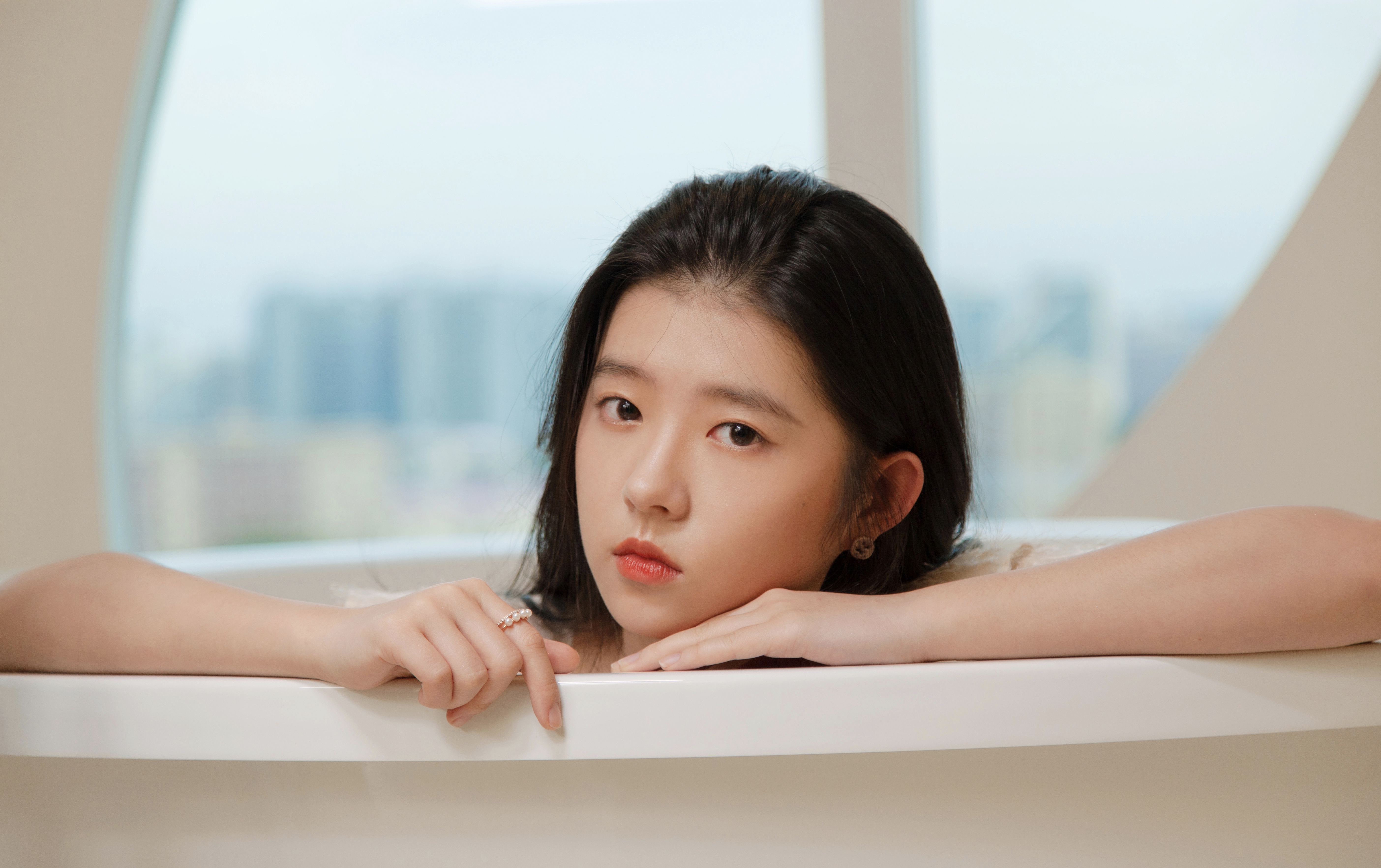 id="gnto7a3le6">何蓝逗,本名何蓝,1999年10月16日生于广东省惠州市