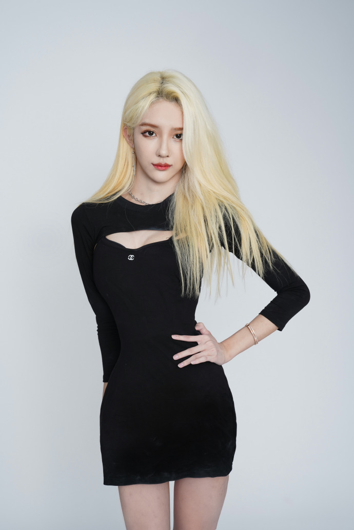 已改名为王玥雯,女,2002年12月13日出生于新疆乌鲁木齐,美妆博主,网络