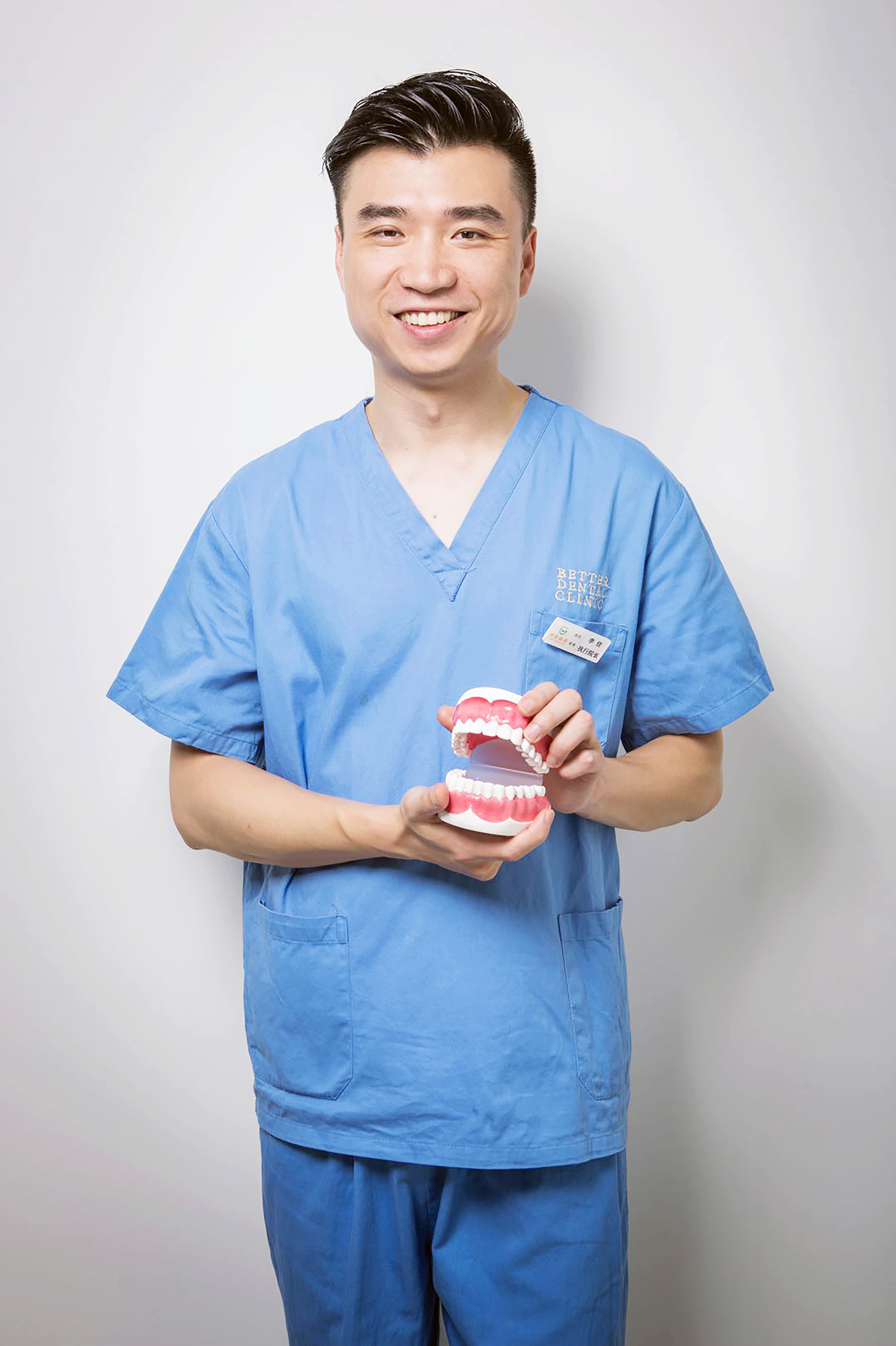 zo">李佳,男, a target="_blank" href="/item/口腔执业医师/8860956"