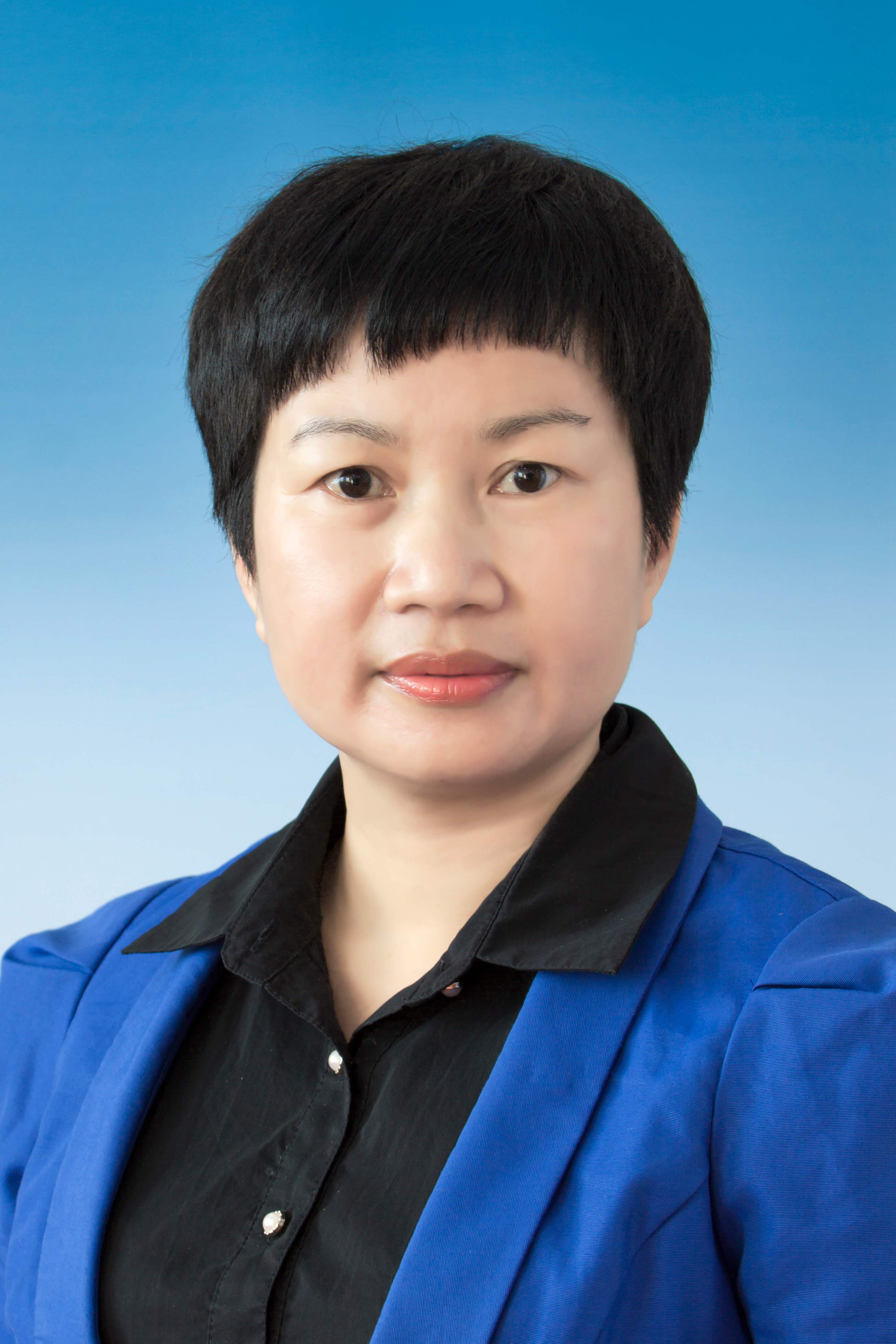 本科学历,中共党员,现任 a target="_blank" href="/item/海口市人力