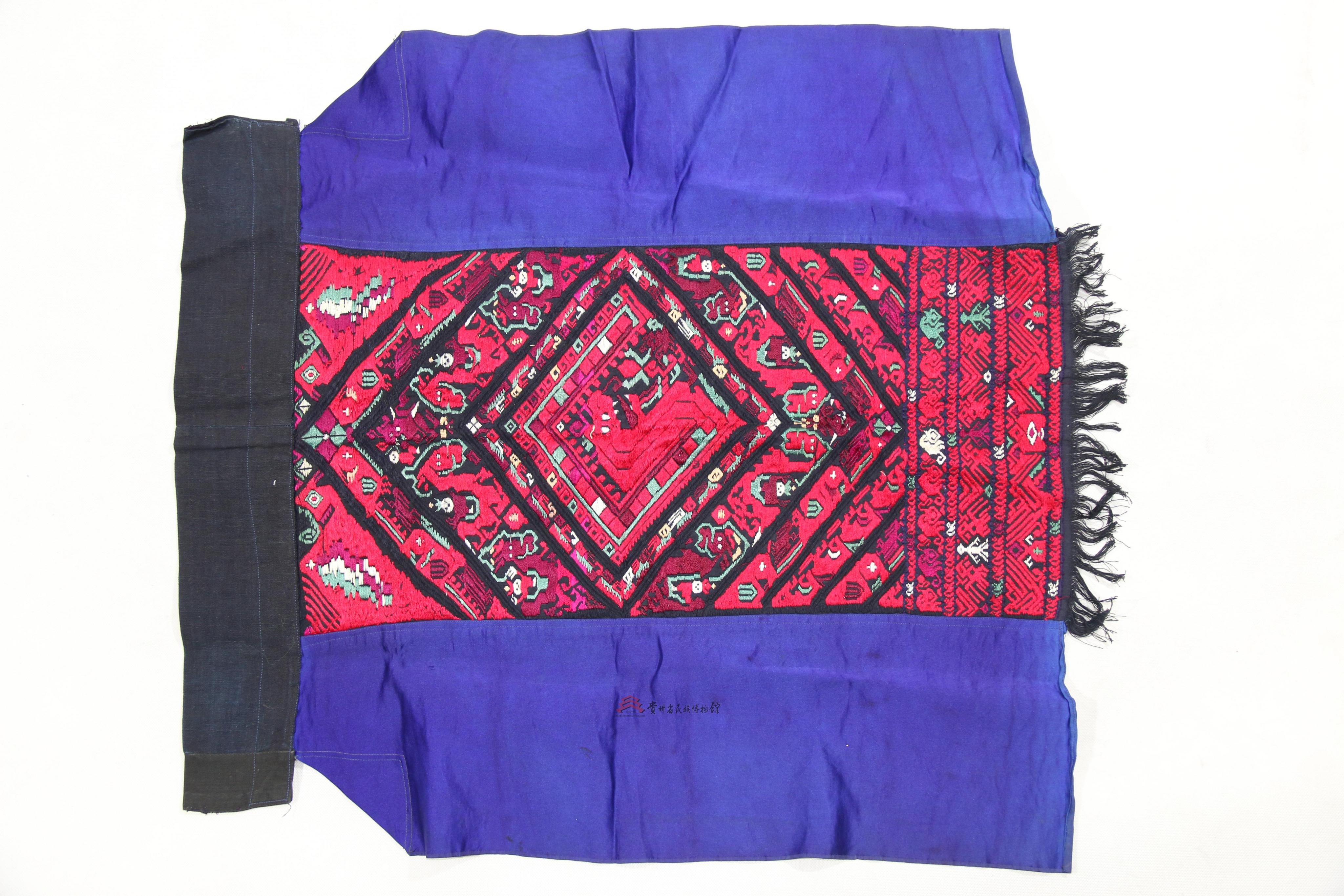 当代台江苗族织花人骑马纹围腰