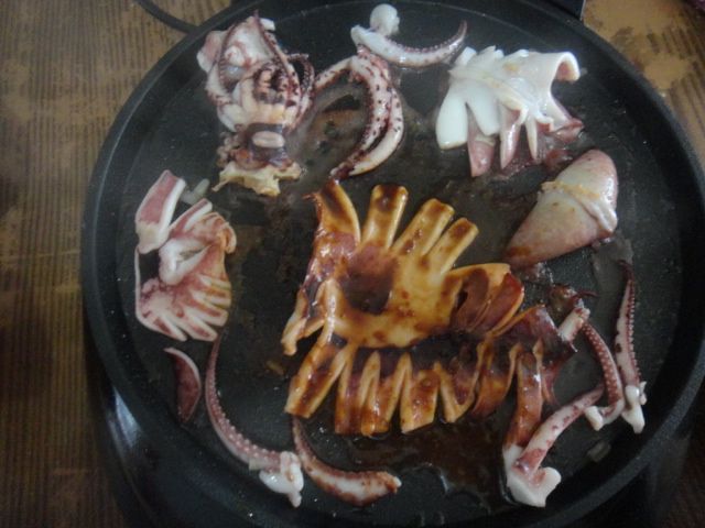  p>电饼铛烤鱿鱼是一道由鱿鱼等为主要食材做成的菜品,属于家常菜.