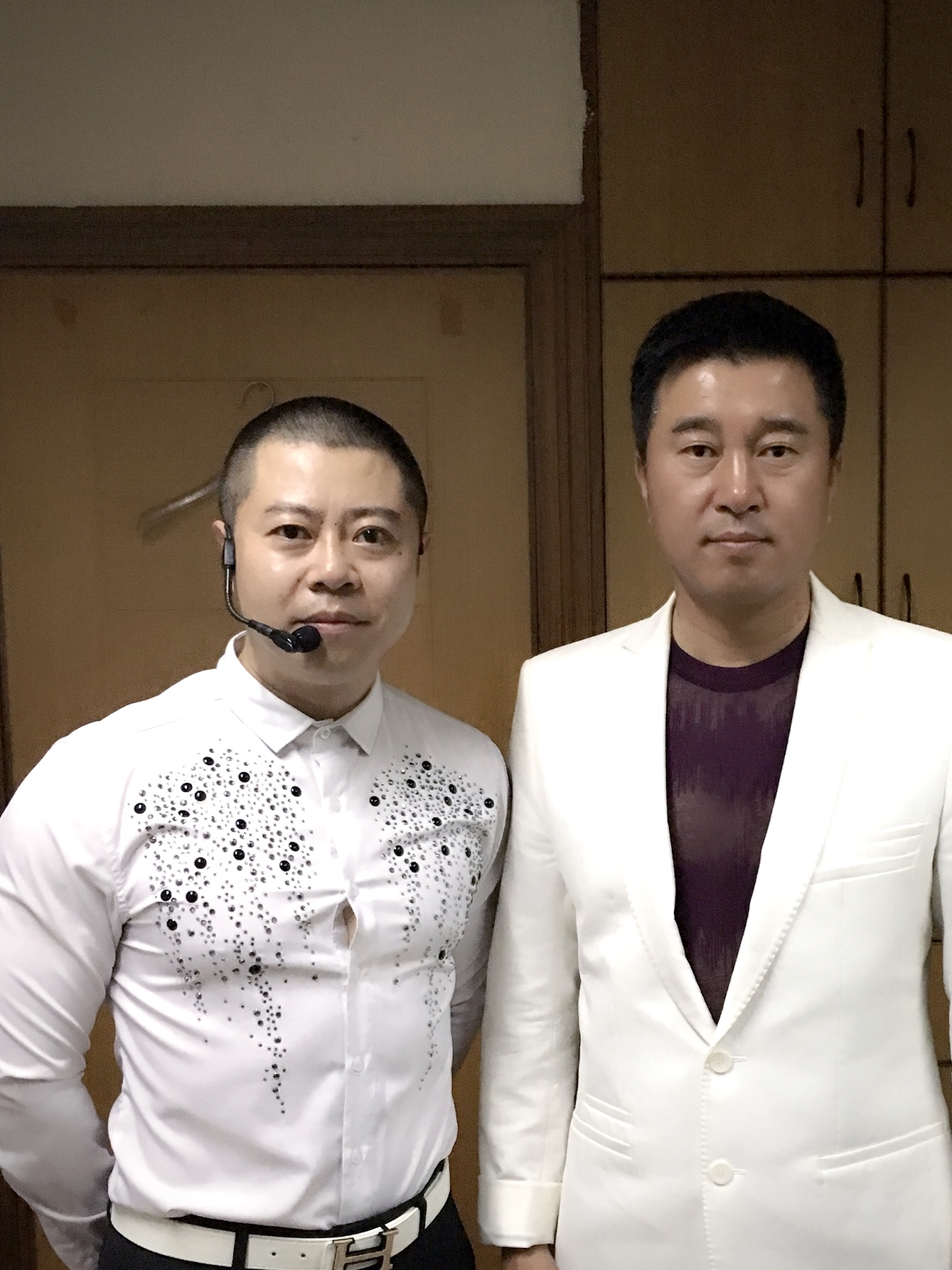  p>周磊,知名主持人,歌手,导演,演员,1978年11月27日出生于浙江杭州
