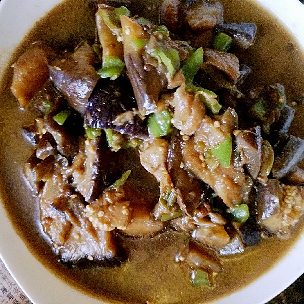  p>香其酱炖茄子是以 a href="#" data-lemmaid="8546463">鱼籽 /a>