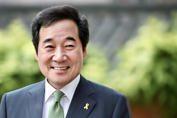 ztt7">李洛渊(朝鲜文/韩文:         ,1952年12月20日-),韩国政治人物