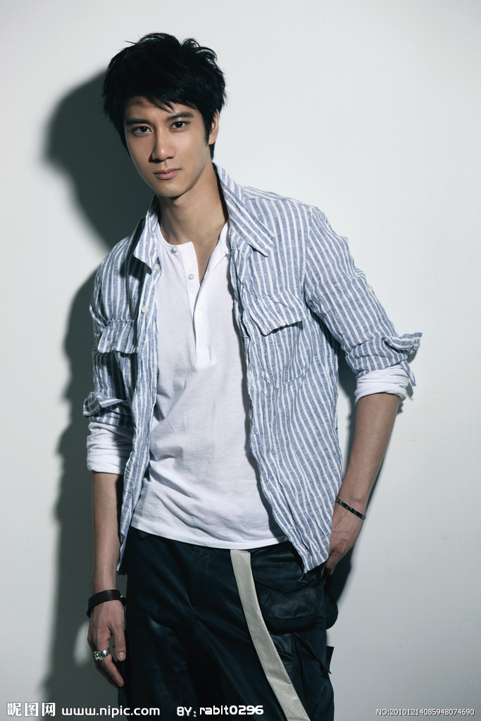 自转》(revolution)是一首由 a target="_blank" href="/item/王力宏