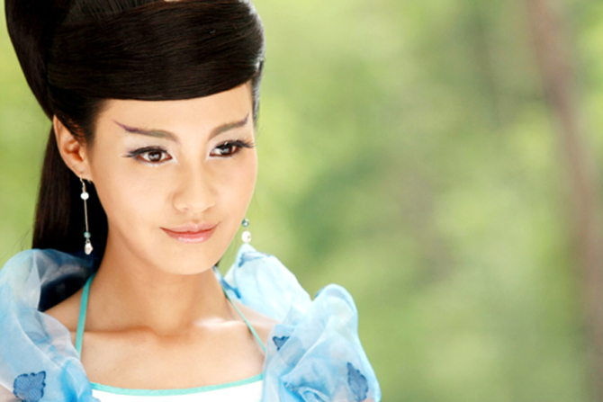 6w">白灵,是电视剧《 a target="_blank" href="/item/活佛济公/6158"