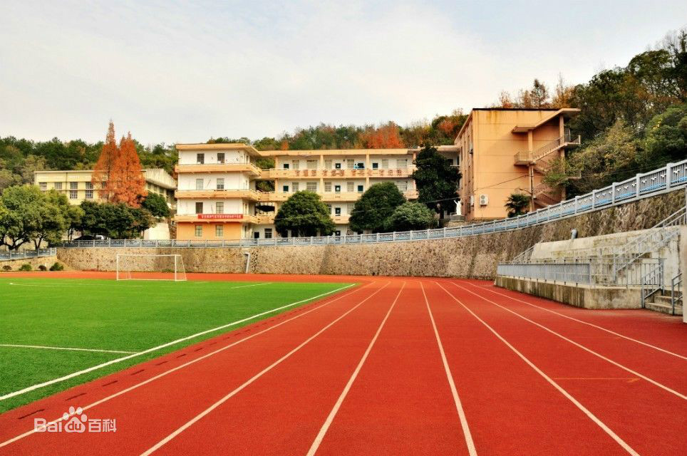  p>东海舰队子女学校创办于1969年,是全军十四所普通高中之一.