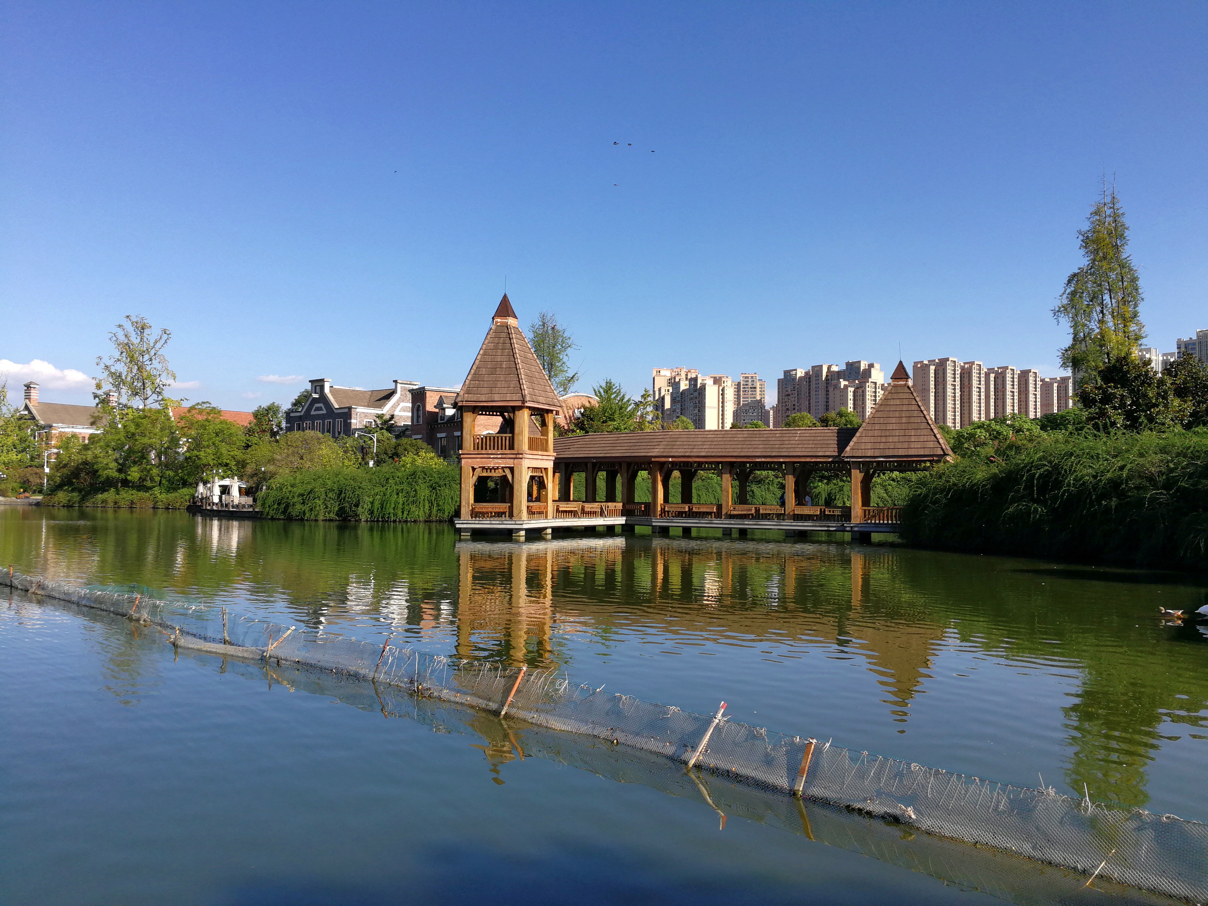  p data-id="gnzlk3dyq7">成都南湖公园位于成都市区南部 a target="