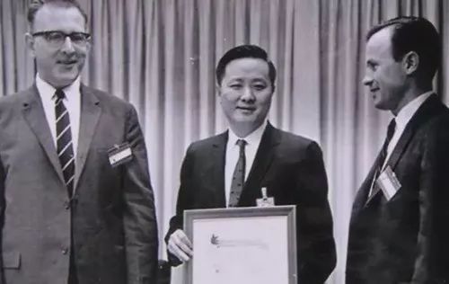  p>张忠谋,1931年7月10日出生于浙江宁波, a target="_blank" href="