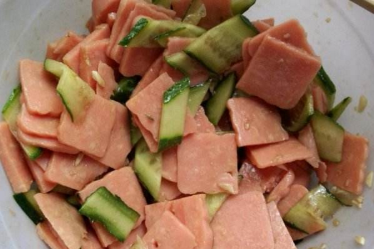 凉拌黄瓜火腿