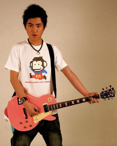 《say yeah》是由蓝心湄,谢和弦演唱的一首