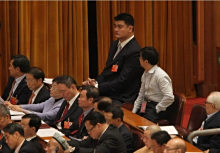 姚明两会现场图片