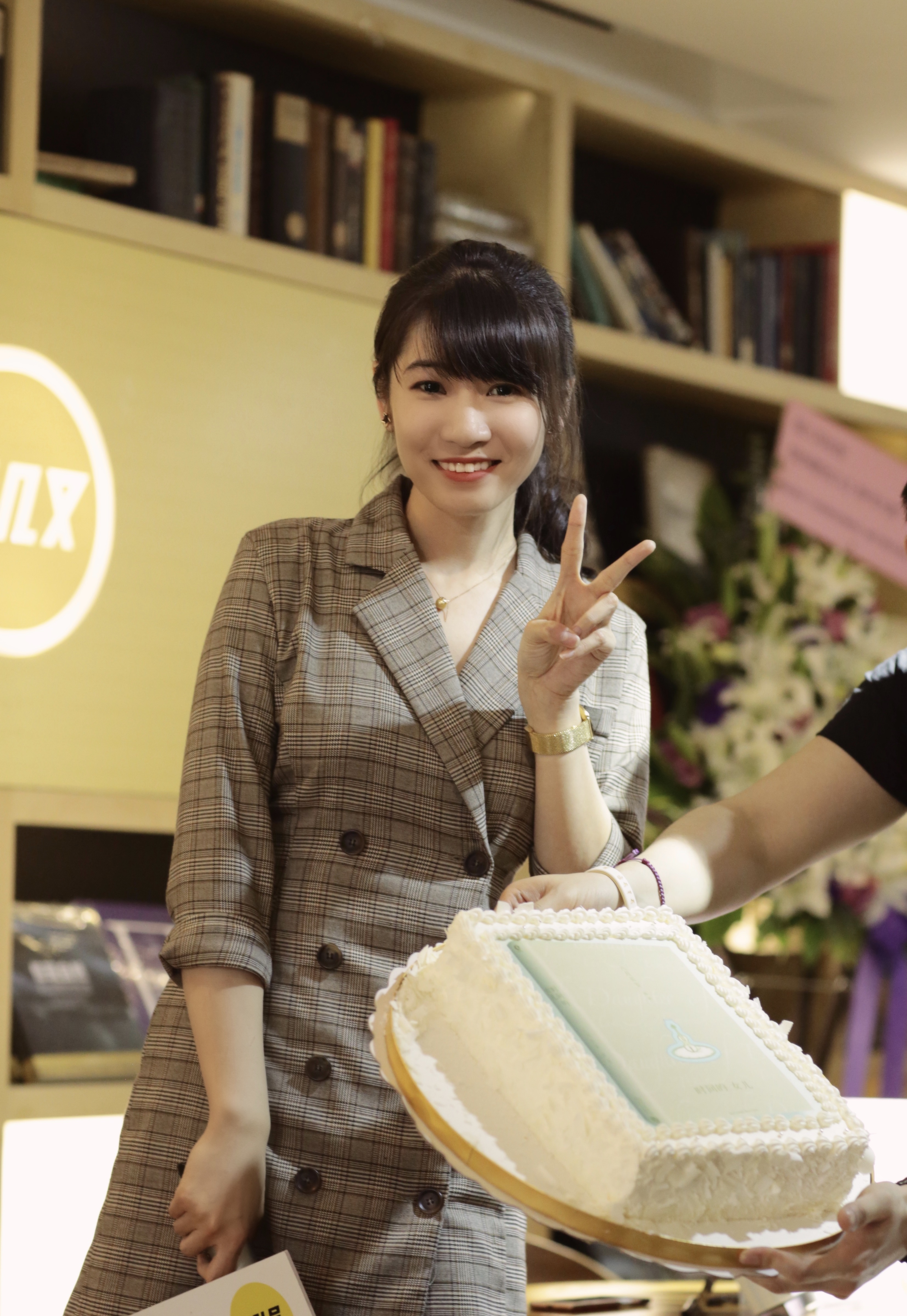  p data-id="gnfycvexcc">八月长安,原名刘婉荟,1987年8月12日出生于