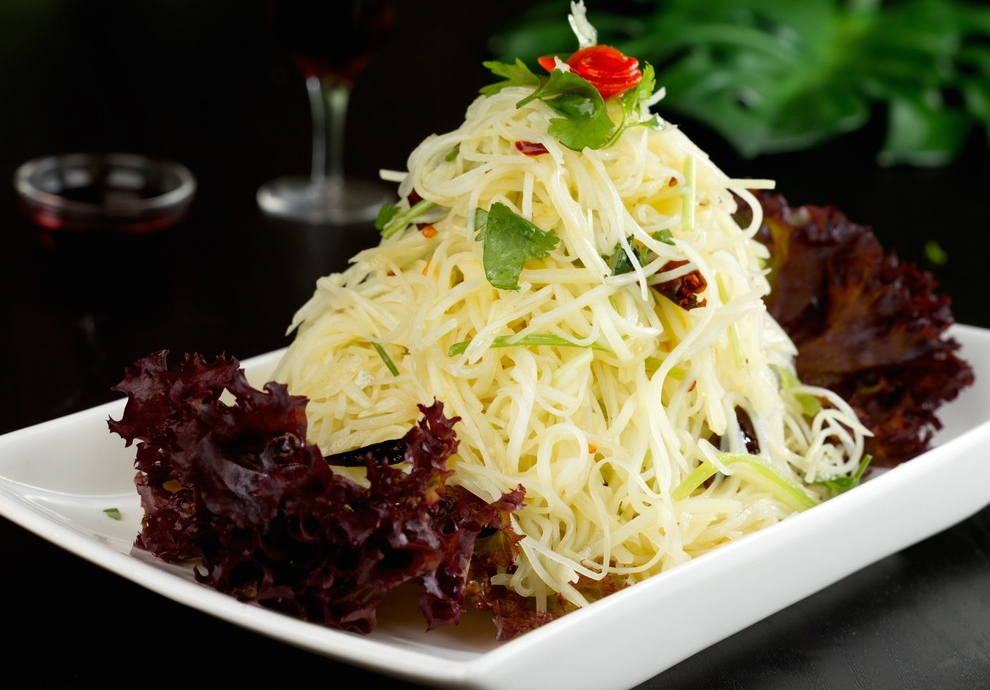  p data-id="gn71rtvljy">拌洋芋丝是一道凉菜,由青葱,  a target="