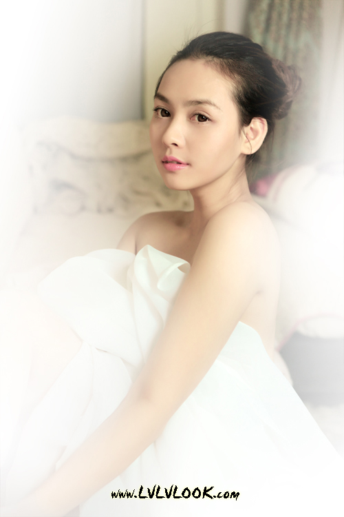  p>王奕心,2月16日出生于陕西省,中国内地女歌手,孔雀唱片旗下艺人