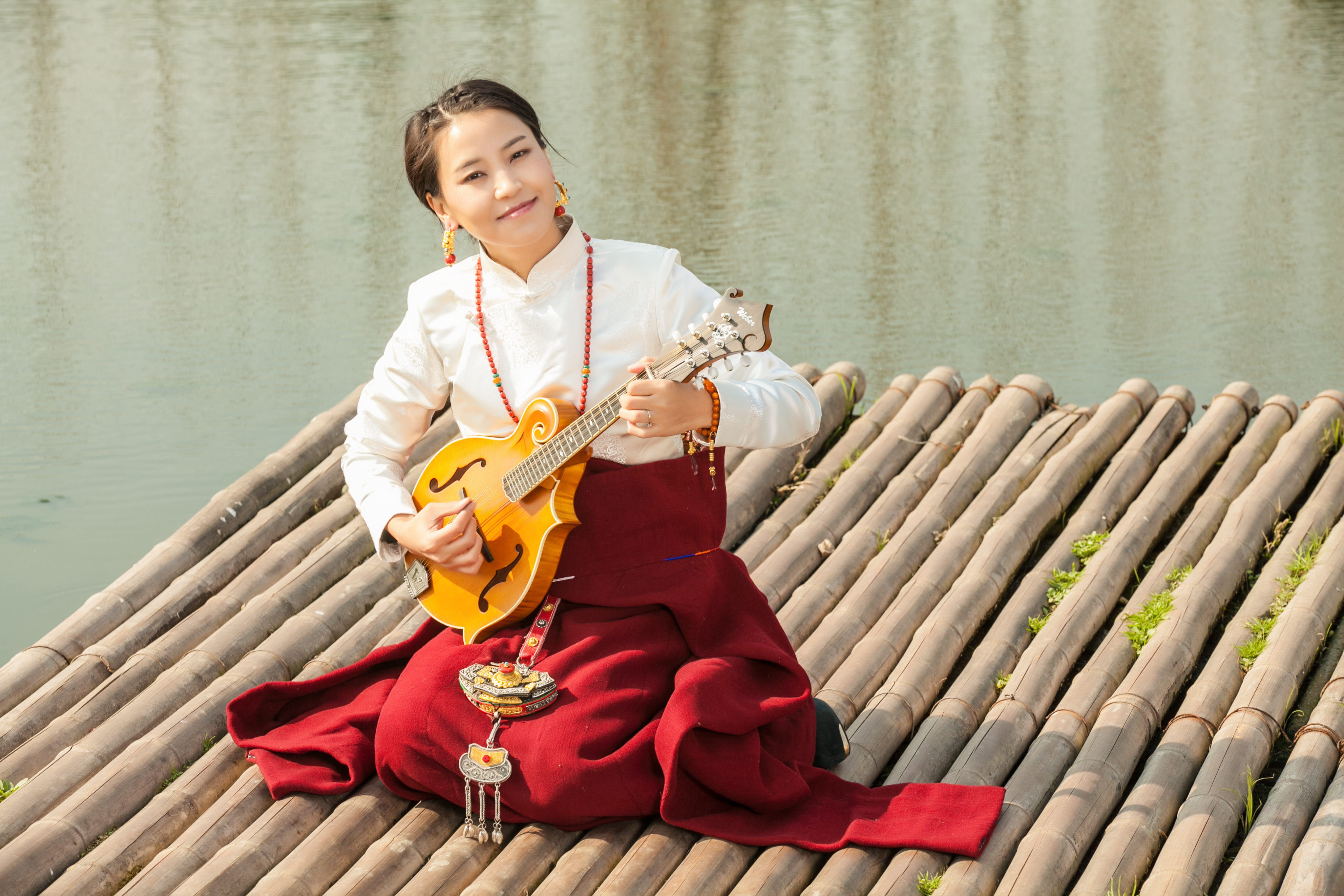  p data-id="go06hye73v">拉吉,歌手,出版专辑《青春的鲜花》,《金色