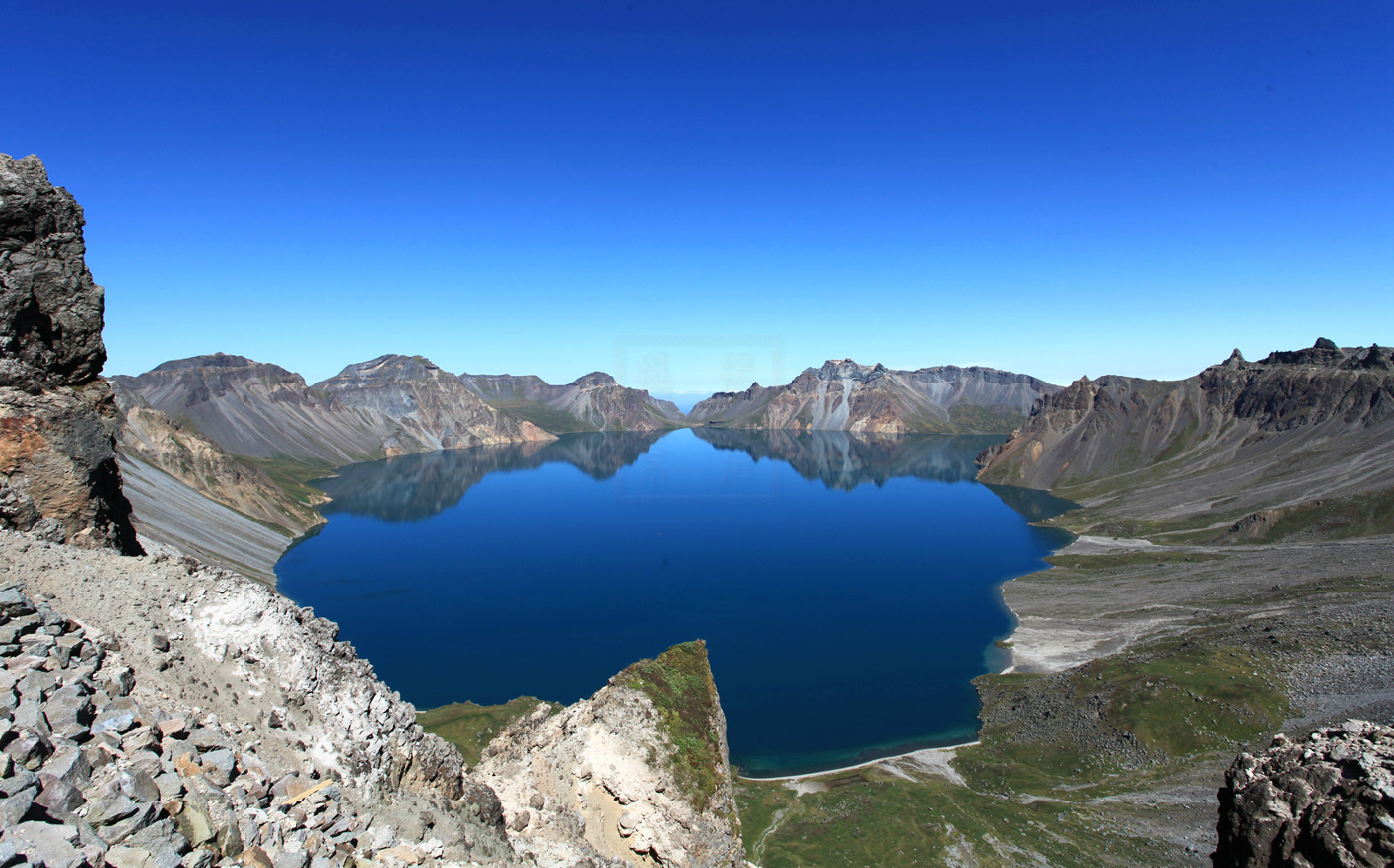 芝盘峰,天文峰,华盖峰,天豁峰,龙门峰,紫霞峰,铁壁峰,观日峰,玉柱峰