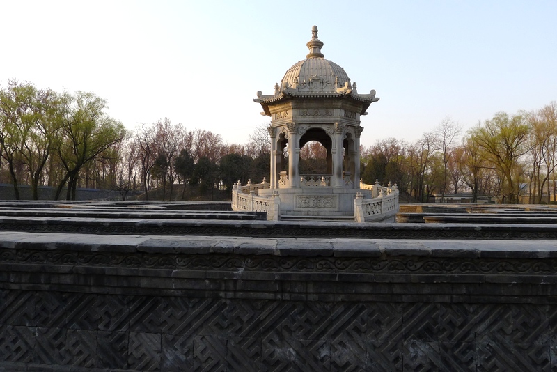 始建于1707年(清康熙四十六年),由圆明园及其附园长春园和绮春园(后