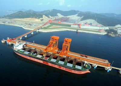  p>又称"透空式高桩码头".