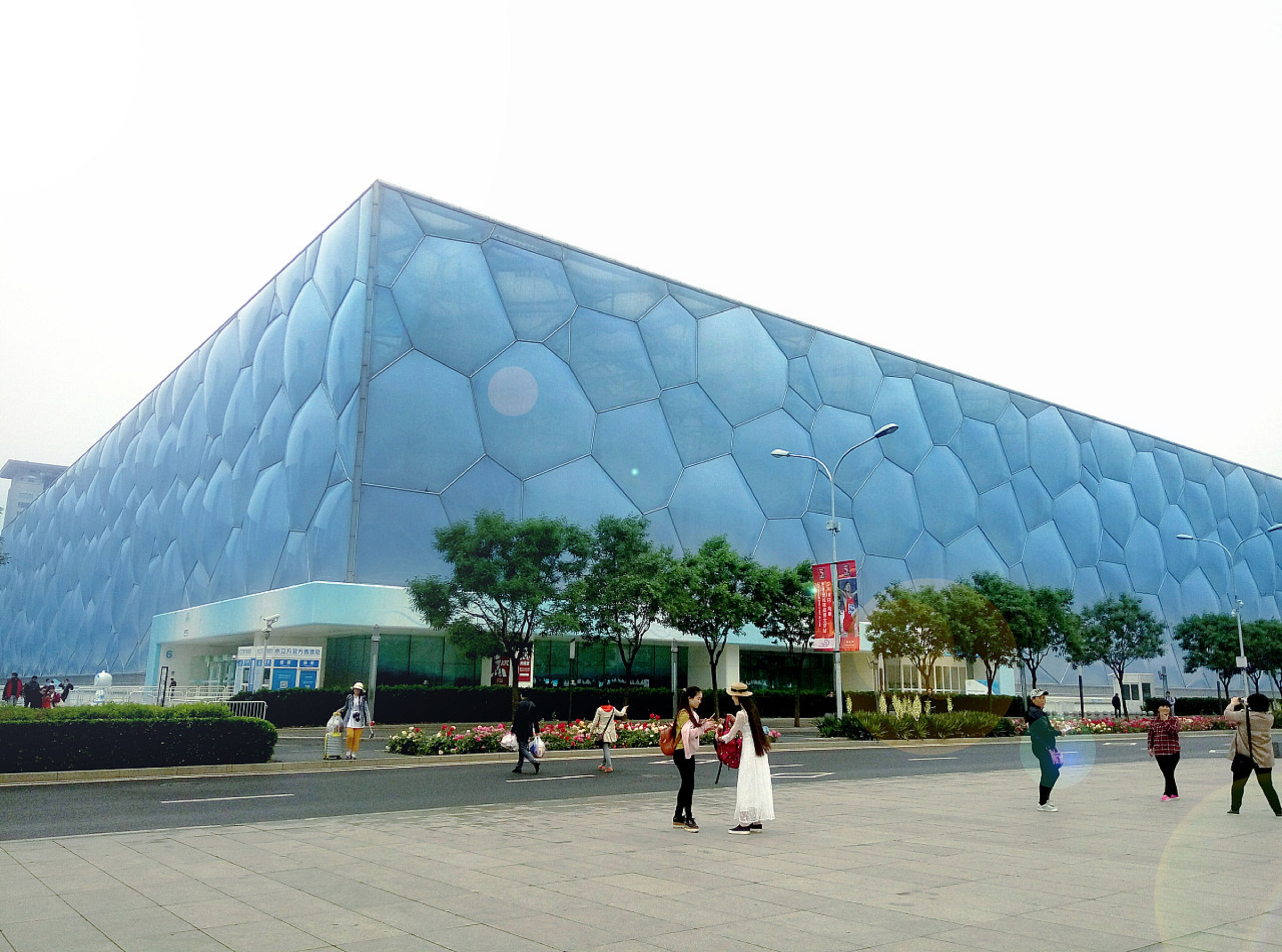  p>国家游泳中心(national swimming center),又名"水立方","冰立方"