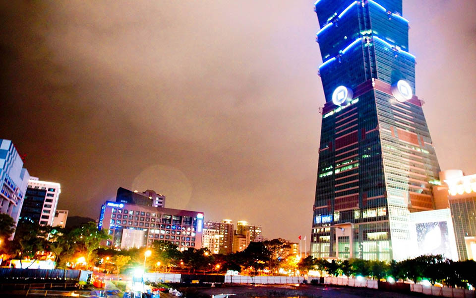 信义商圈位于 a target="_blank" href="/item/台北市信义区/3183548"