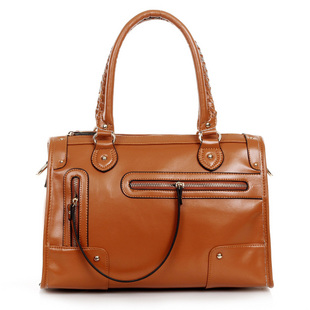 是八十年代随着中国箱包皮具产业发展诞生的第一代国产自主品牌