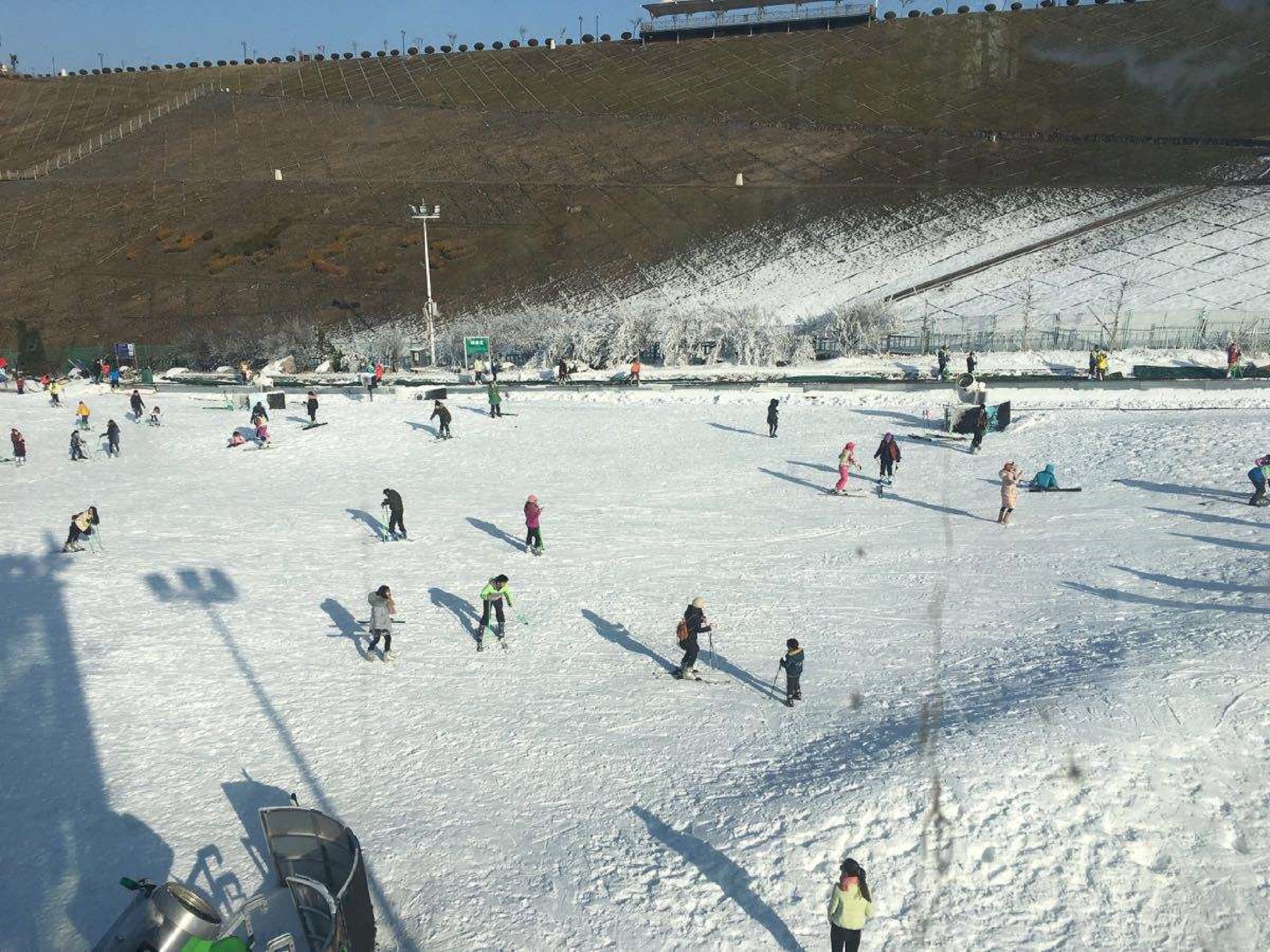  p>江南天池滑雪场座落在中国 a href="#" data-lemmaid="1848585">