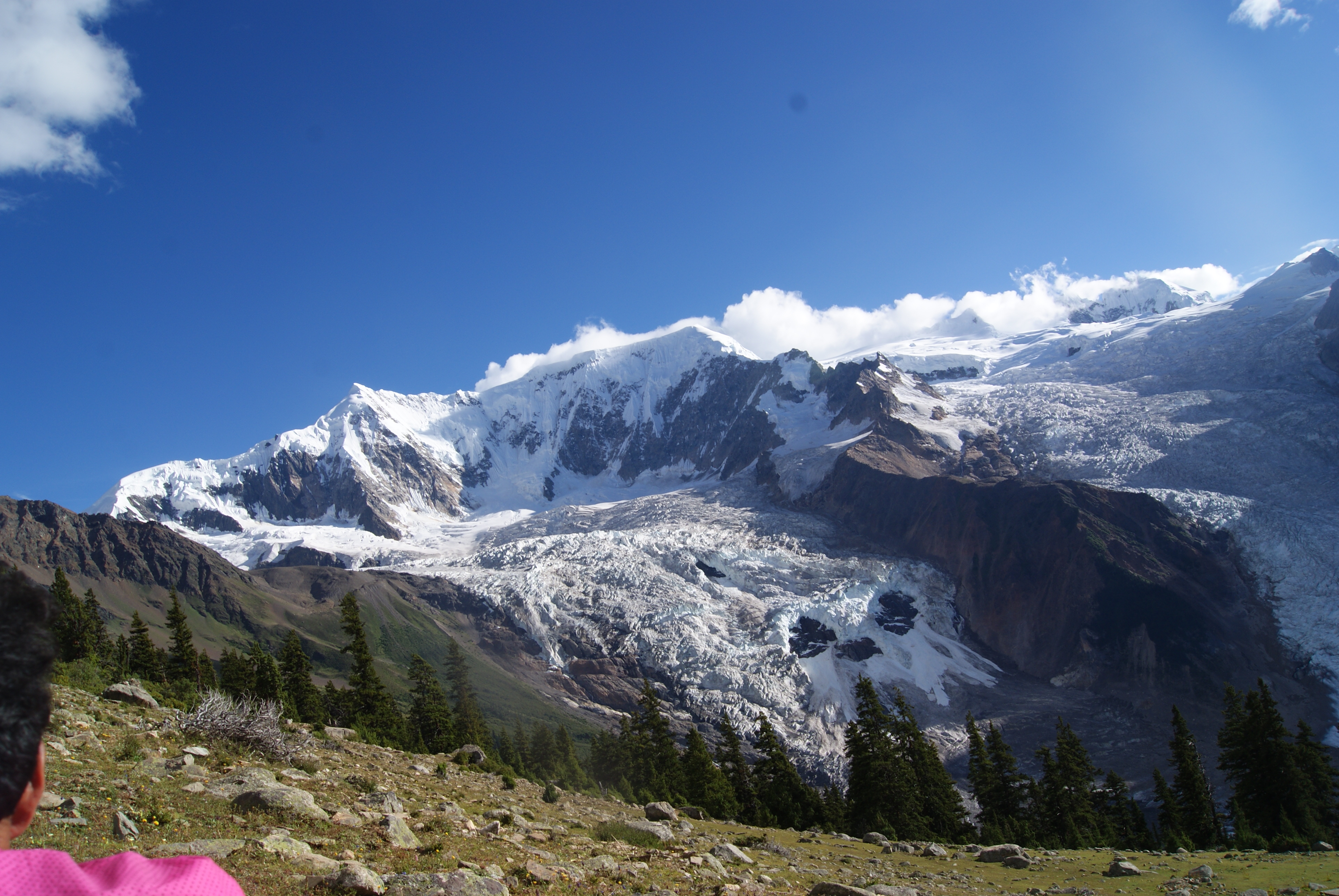  p>米堆冰川在米堆河的上游,米堆河是 a target="_blank" href="/item