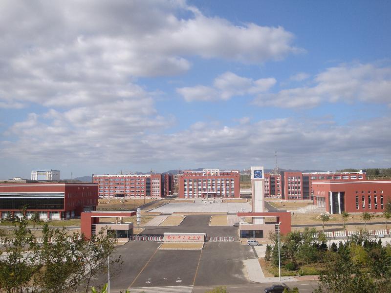  p>荣成市实验中学始建于1986年7月,是一所公办初级中学.