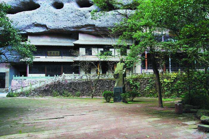  p>五峰书院位于浙江省金华市方岩镇橙麓村寿山坑内,含五峰书院,丽泽