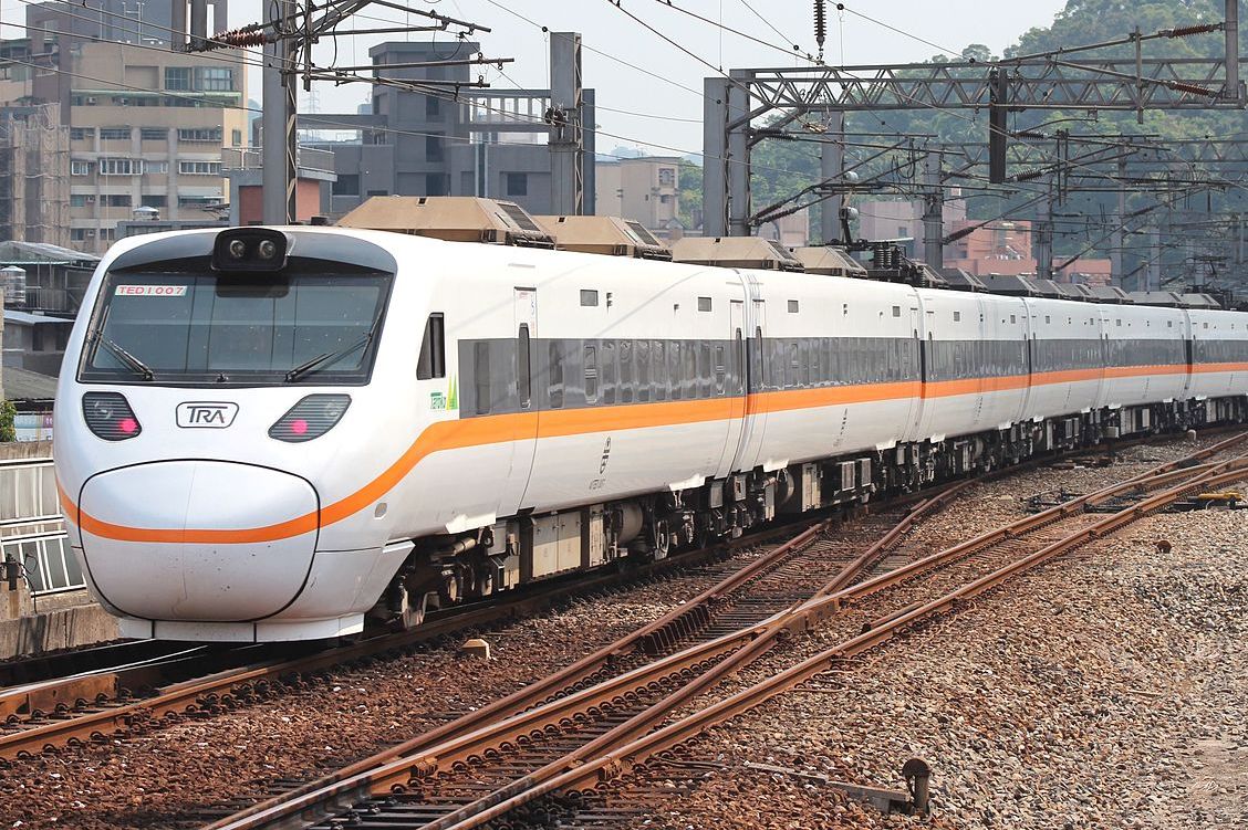  p>太鲁阁列车,全称为自强号太鲁阁列车,通称太鲁阁号,是 a target="