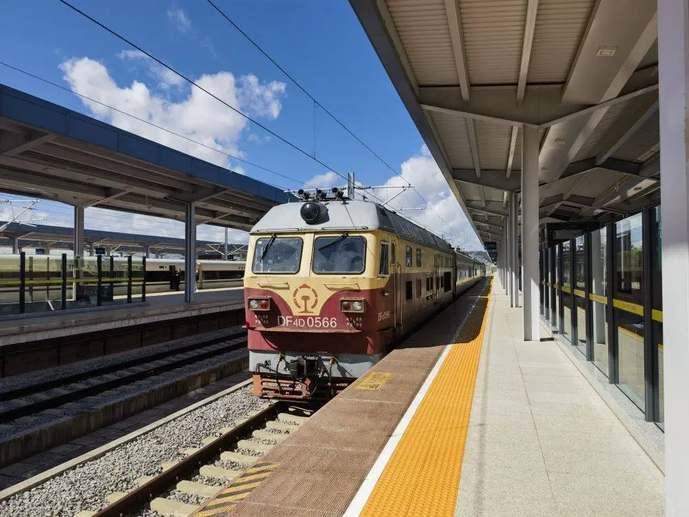 railway),又称龙龙高铁梅龙段,位于中国广东省东北部,是连接梅州市与