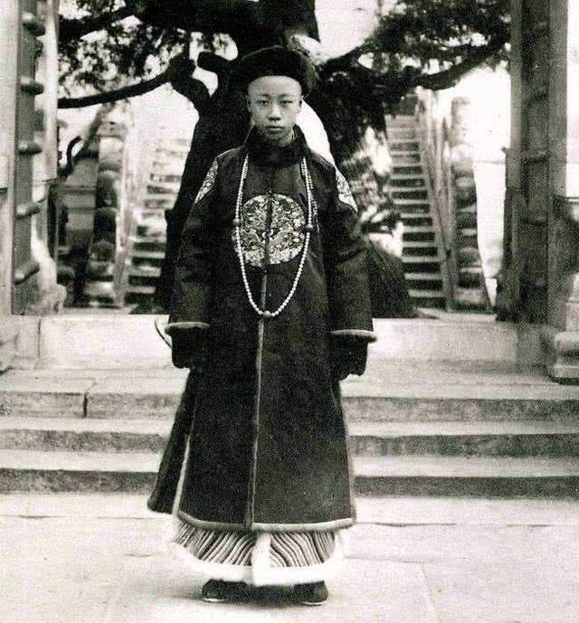 奕劻：晚清最贪的铁帽子王能力差却权倾朝野，溥仪骂他断送清朝_百科TA说