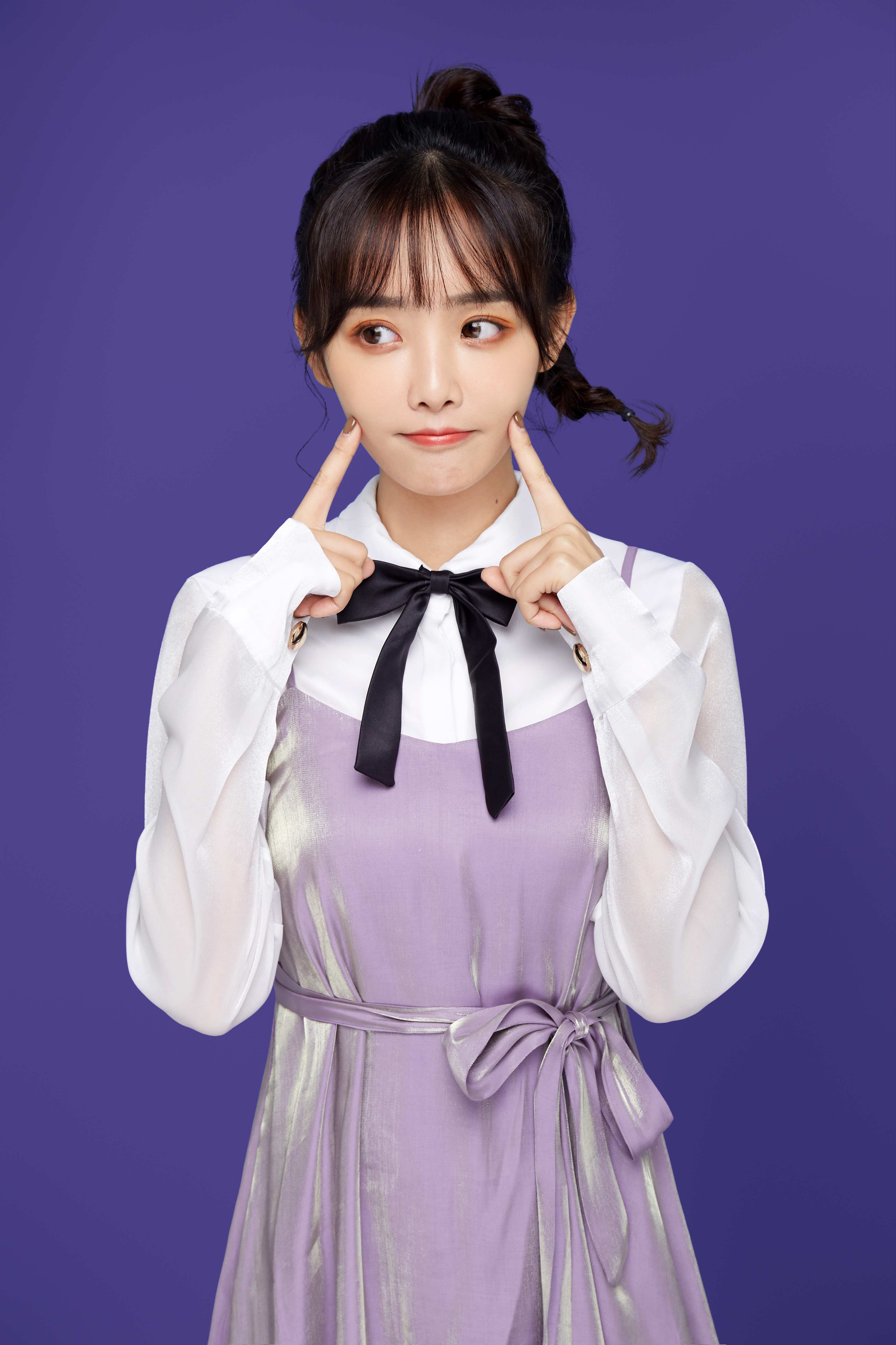  p>朱容君 sup class="normal">  /sup>,别名兔子牙,歌手,演员.