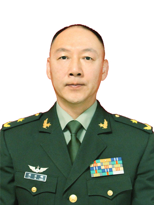 陆军第76集团军政治工作部主任. 中