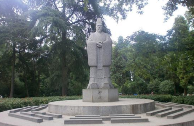 风水学鼻祖郭璞：将母亲安葬河边，众人皆骂不孝，多年后啧啧称奇_百科TA说