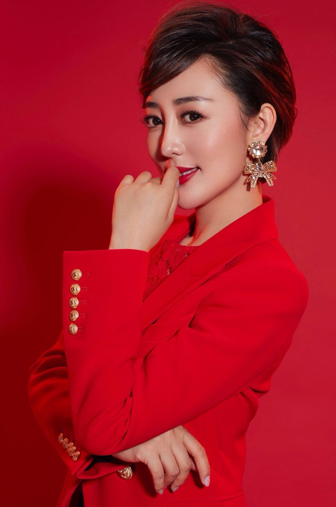 女,主持人, a target="_blank" href="/item/内蒙古广播电视台