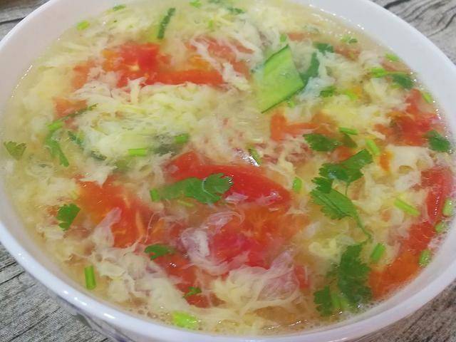 西红柿鸡蛋黄瓜汤