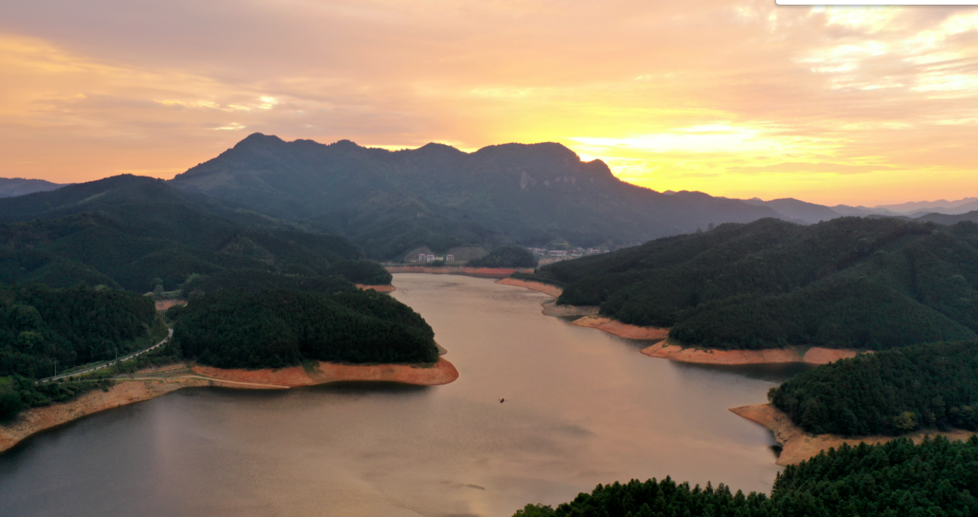 blank" href="/item/江西省/19438118" data